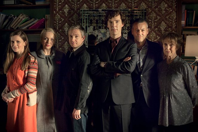 Sherlock - Werbefoto - Louise Brealey, Amanda Abbington, Martin Freeman, Benedict Cumberbatch, Rupert Graves, Una Stubbs