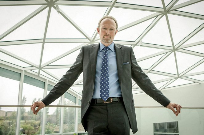 Uusi Sherlock - Promokuvat - Lars Mikkelsen