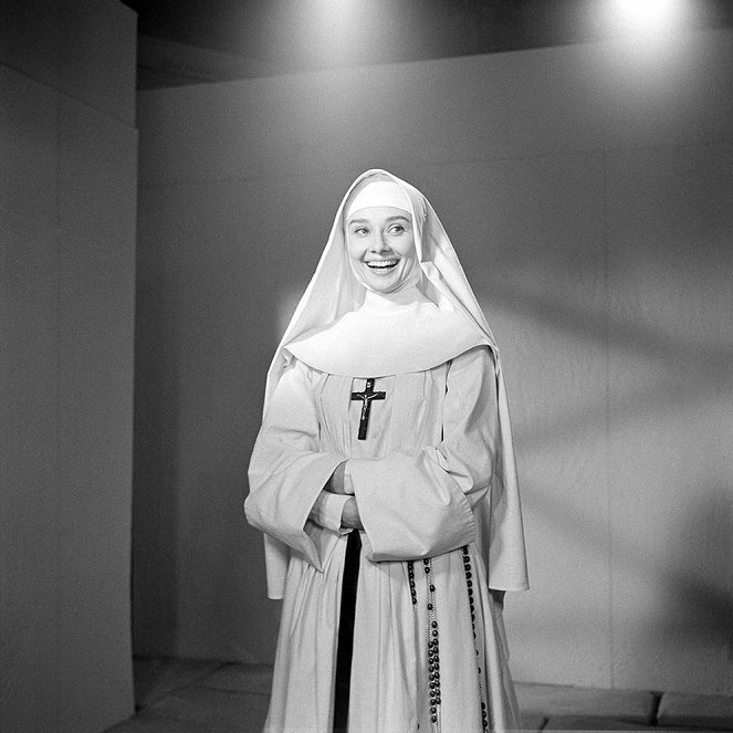 The Nun's Story - Van de set - Audrey Hepburn