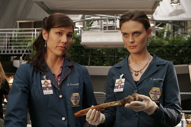 Bones - Season 2 - Pois raiteilta - Kuvat elokuvasta - Michaela Conlin, Emily Deschanel