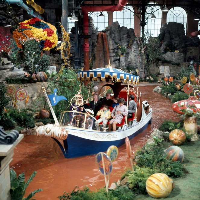 Willy Wonka & the Chocolate Factory - Photos - Jack Albertson, Paris Themmen, Nora Denney