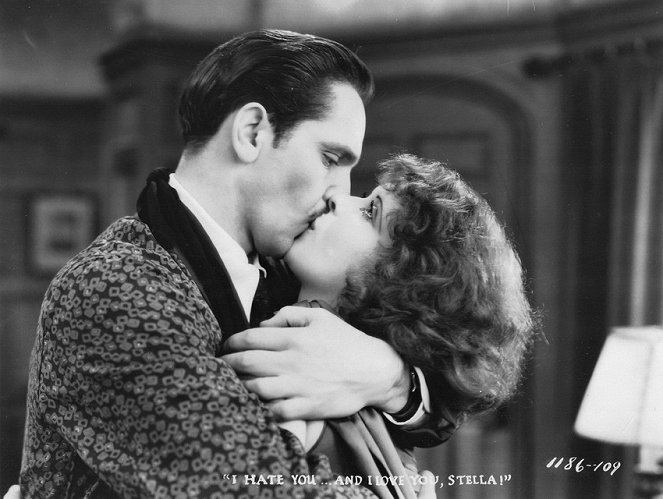 The Wild Party - Van film - Fredric March, Clara Bow