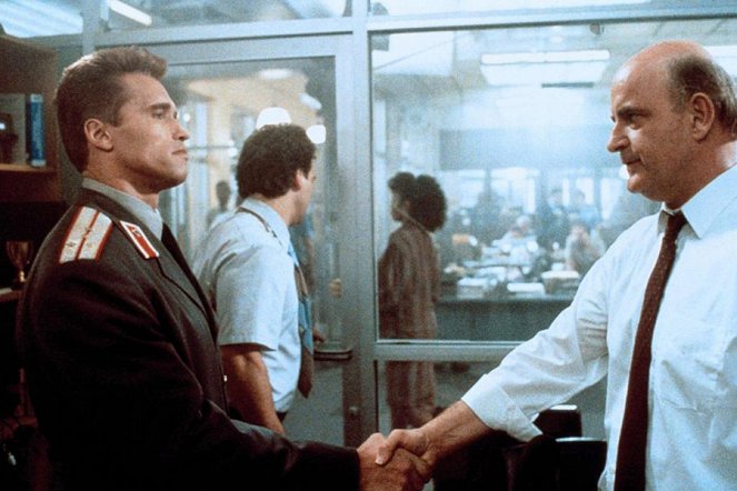 Červená horúčava - Z filmu - Arnold Schwarzenegger, Peter Boyle