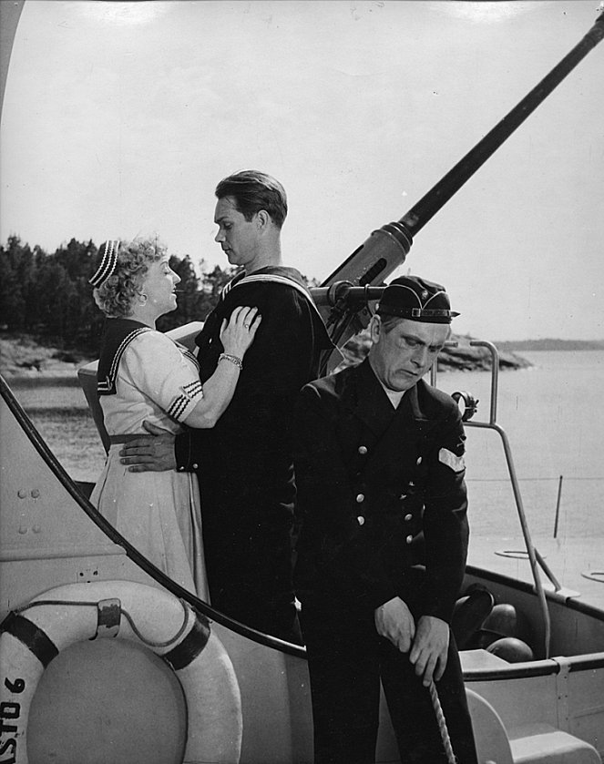 Naval Recruits on Shore Leave - Photos - Irja Rannikko, Ari Laine, Leo Jokela