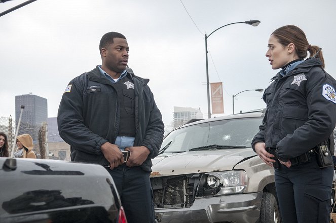 Polícia Chicago - At Least It's Justice - Z filmu - Laroyce Hawkins, Marina Squerciati