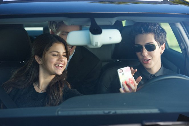 Behaving Badly - Do filme - Selena Gomez, Nat Wolff