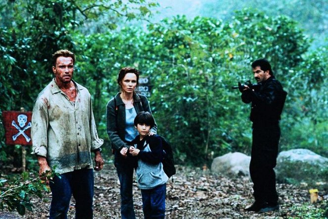 Collateral Damage - Van film - Arnold Schwarzenegger, Francesca Neri