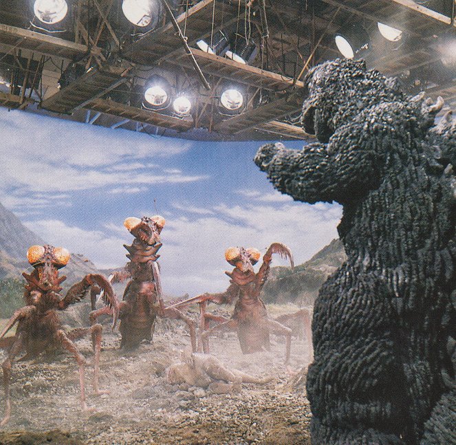 Kaidžútó no kessen: Godzilla no musuko - Van de set