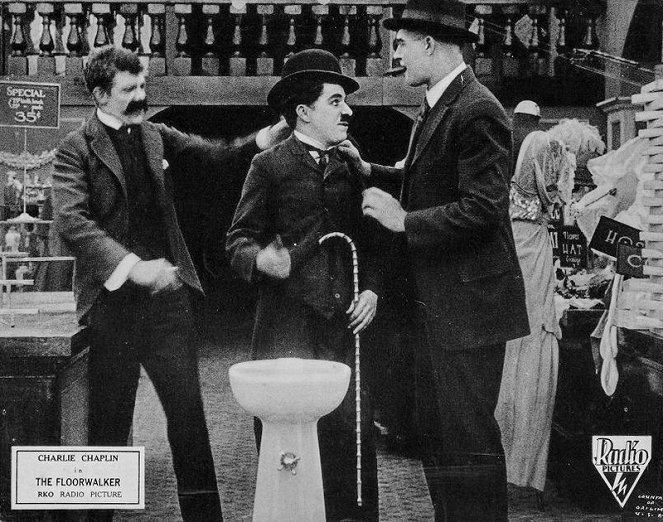 Chaplin obchodním příručím - Z filmu - Albert Austin, Charlie Chaplin