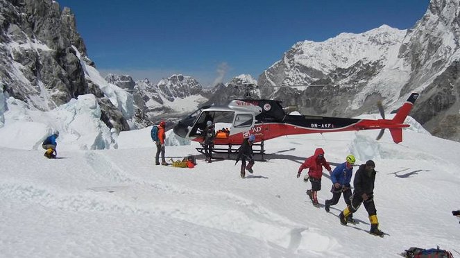 Everest Avalanche Tragedy - Kuvat elokuvasta