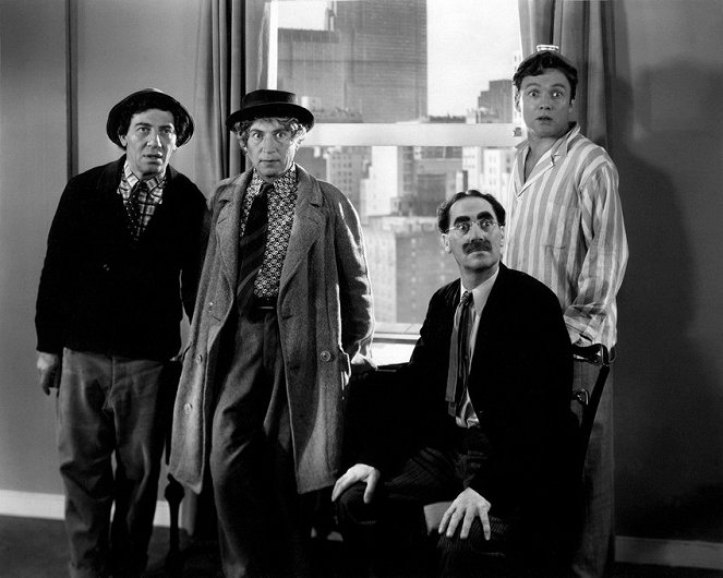 Room Service - Van film - Chico Marx, Harpo Marx, Groucho Marx