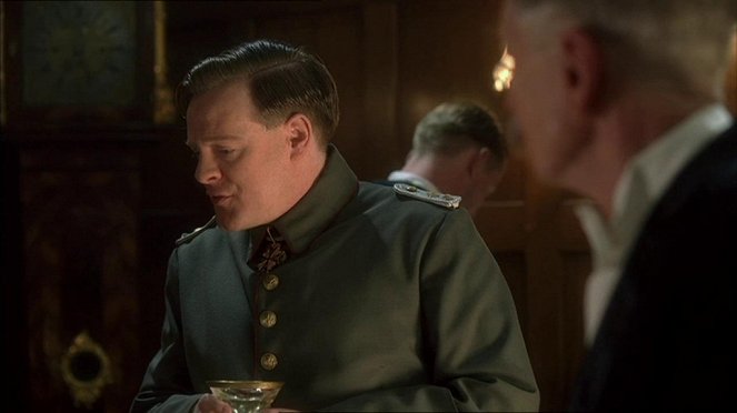 Hitler: Vzestup zla - Z filmu - Chris Larkin