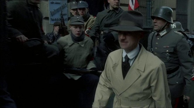 Hitler - pahan nousu - Kuvat elokuvasta - Robert Carlyle