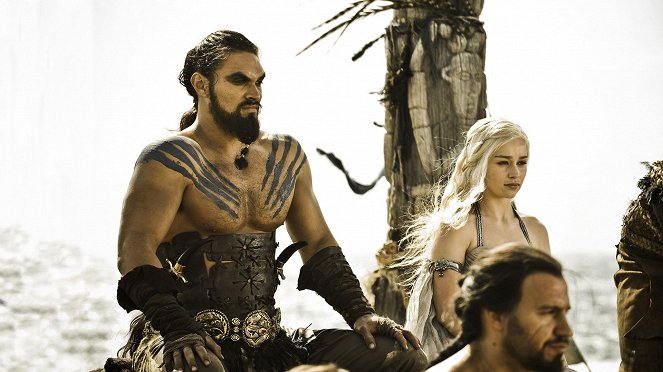 Juego de tronos - Se acerca el invierno - De la película - Jason Momoa, Emilia Clarke