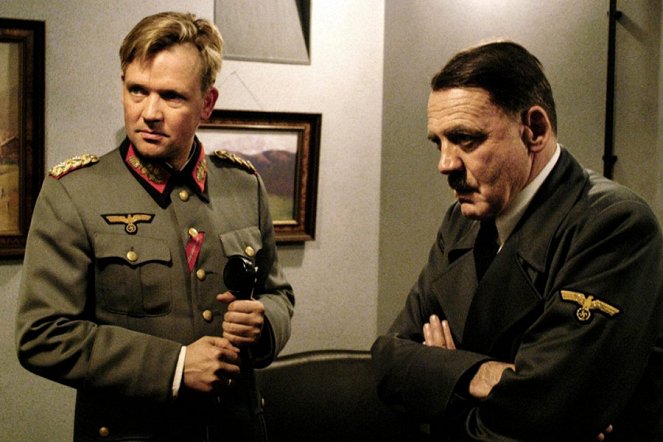 A bukás - Hitler utolsó napjai - Filmfotók - Justus von Dohnányi, Bruno Ganz