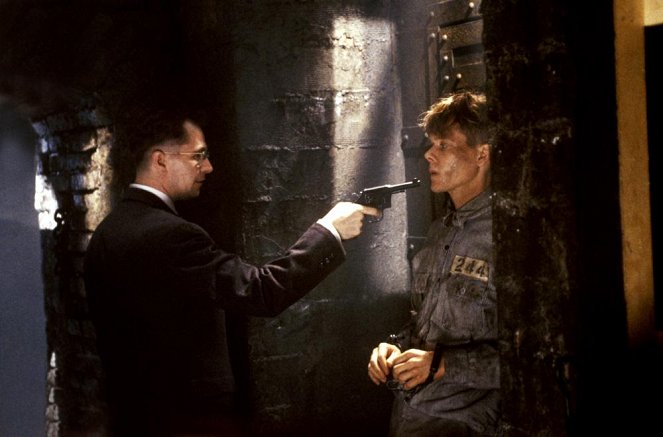 Murder in the First - Do filme - Gary Oldman, Kevin Bacon
