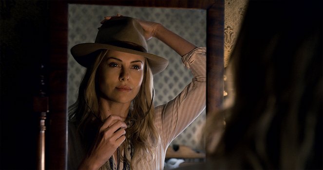 A Million Ways to Die in the West - Photos - Charlize Theron