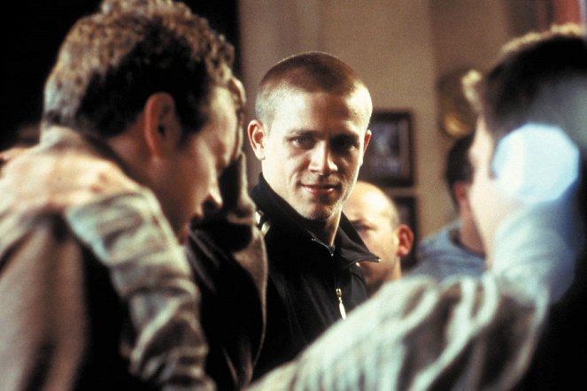 Rebeldes do Bairro - Do filme - Charlie Hunnam