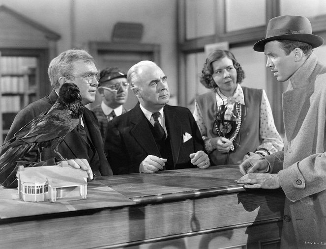 It's a Wonderful Life - Photos - Thomas Mitchell, Harry Cheshire, Mary Treen, James Stewart