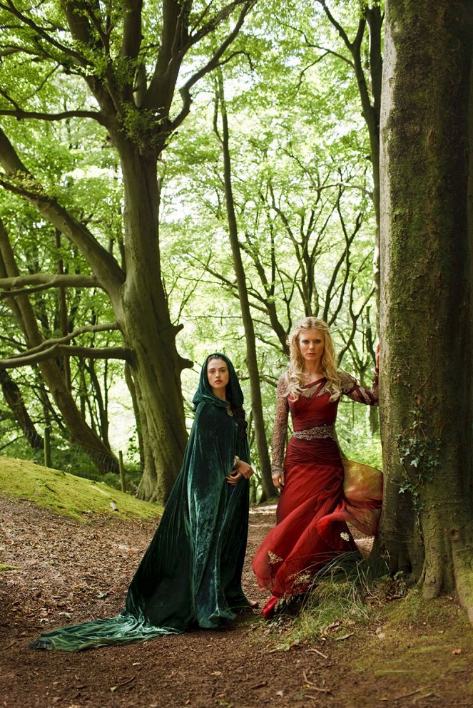 Merlin – Die neuen Abenteuer - Werbefoto - Katie McGrath, Emilia Fox