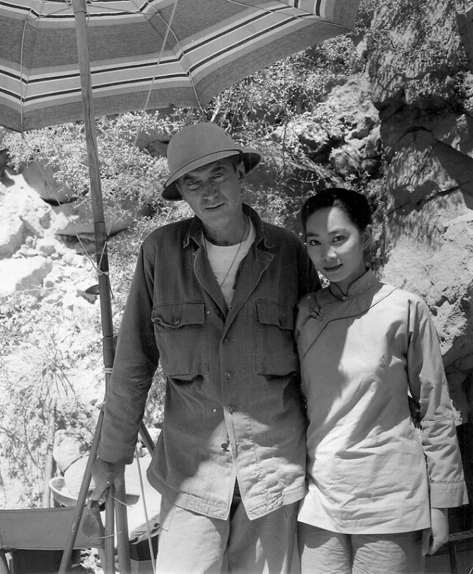 The Mountain Road - Tournage - James Stewart, Lisa Lu