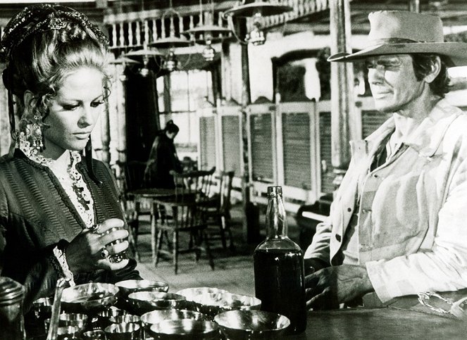 Volt egyszer egy vadnyugat - Filmfotók - Claudia Cardinale, Charles Bronson