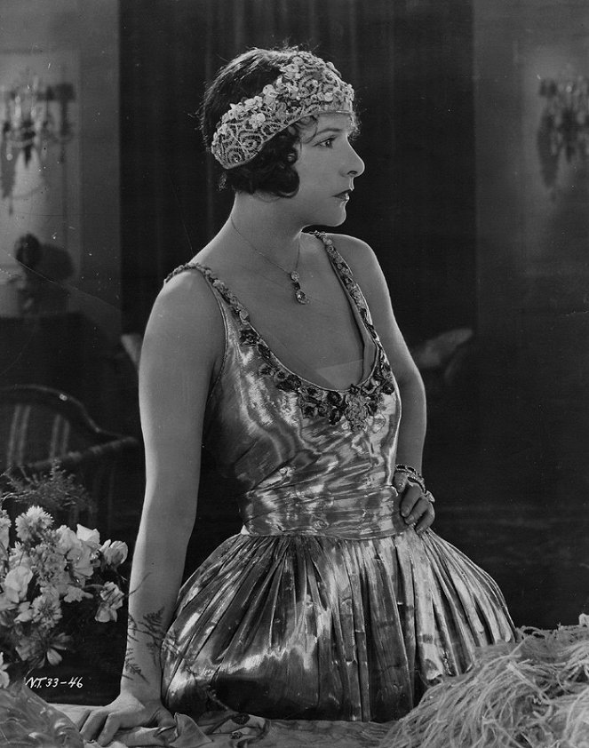 The Only Woman - Filmfotók - Norma Talmadge