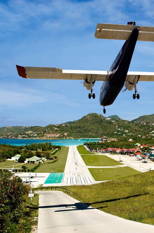 Discovering the World : Saint Barts - Beauty and the Aeroplane - Film