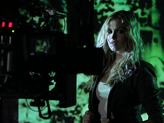 The 100 - Making of - Eliza Taylor