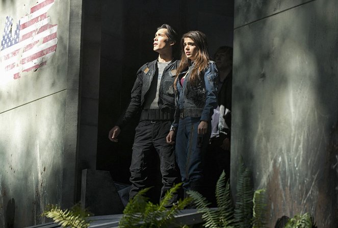 The 100 - L'exil - Film - Bob Morley, Marie Avgeropoulos