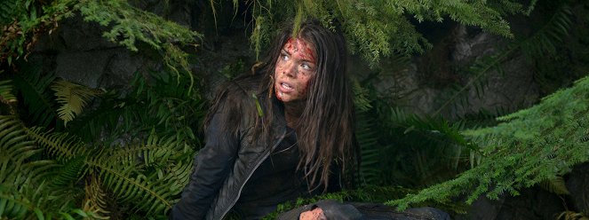 The 100 - Season 1 - His Sister's Keeper - Photos - Marie Avgeropoulos