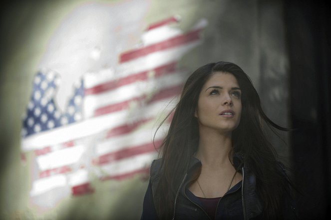 The 100 - Pilot - Photos - Marie Avgeropoulos
