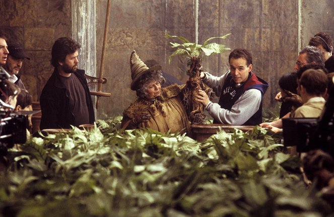 Harry Potter and the Chamber of Secrets - Making of - Miriam Margolyes, Chris Columbus