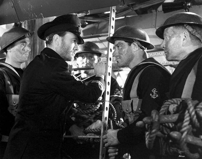 We Dive at Dawn - De la película - John Mills