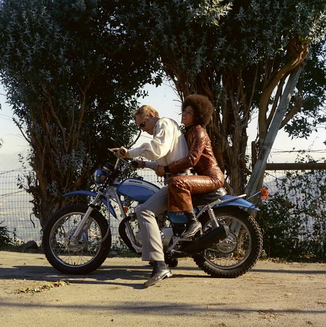 Der Omega Mann - Filmfotos - Charlton Heston, Rosalind Cash