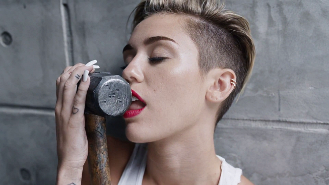 Miley Cyrus: Wrecking Ball - De la película - Miley Cyrus