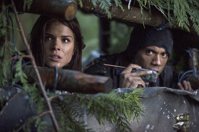 The 100 - We Are Grounders: Part 2 - Photos - Marie Avgeropoulos