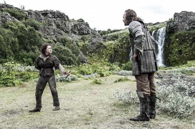 Game of Thrones - First of His Name - Kuvat elokuvasta - Maisie Williams, Rory McCann