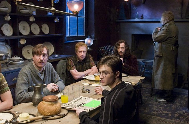 Harry Potter és a Főnix rendje - Forgatási fotók - David Thewlis, Mark Williams, Daniel Radcliffe, Gary Oldman