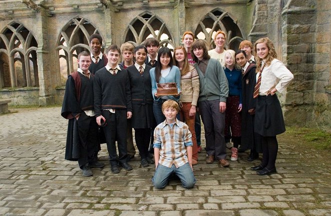 Harry Potter and the Order of the Phoenix - Making of - Devon Murray, Alfred Enoch, Daniel Radcliffe, Afshan Azad, Matthew Lewis, Katie Leung, William Melling, Bonnie Wright, James Phelps, Oliver Phelps, Evanna Lynch, Shefali Chowdhury, Rupert Grint, Emma Watson