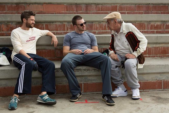 Playing It Cool - Filmfotos - Topher Grace, Chris Evans, Philip Baker Hall