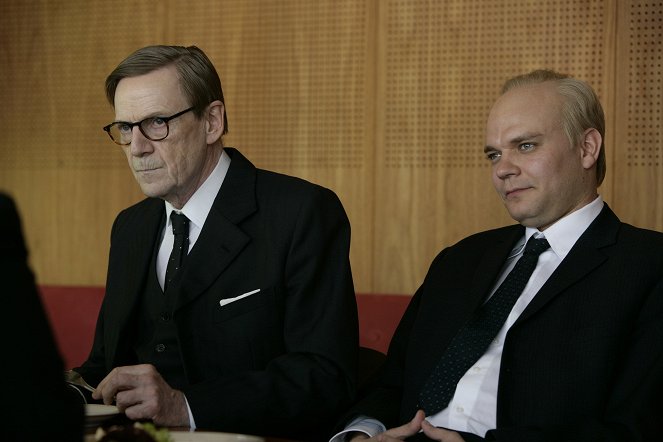 Spies & Glistrup - Filmfotók - Jesper Christensen, Pilou Asbæk