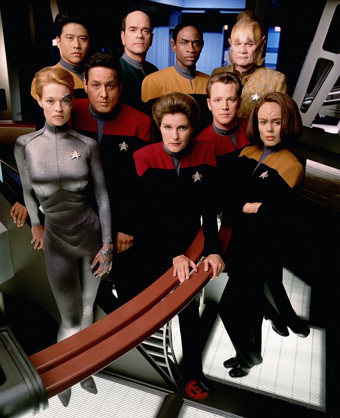 Star Trek: Voyager - Season 4 - Promóció fotók - Jeri Ryan, Garrett Wang, Robert Beltran, Robert Picardo, Kate Mulgrew, Tim Russ, Robert Duncan McNeill, Ethan Phillips, Roxann Dawson