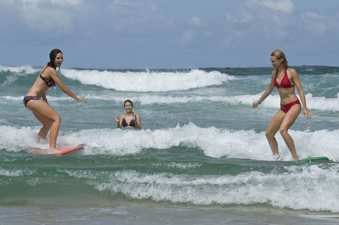 Surfařky z vesmíru - Wipeout - Z filmu - Jessica Green, Philippa Coulthard, Lucy Fry