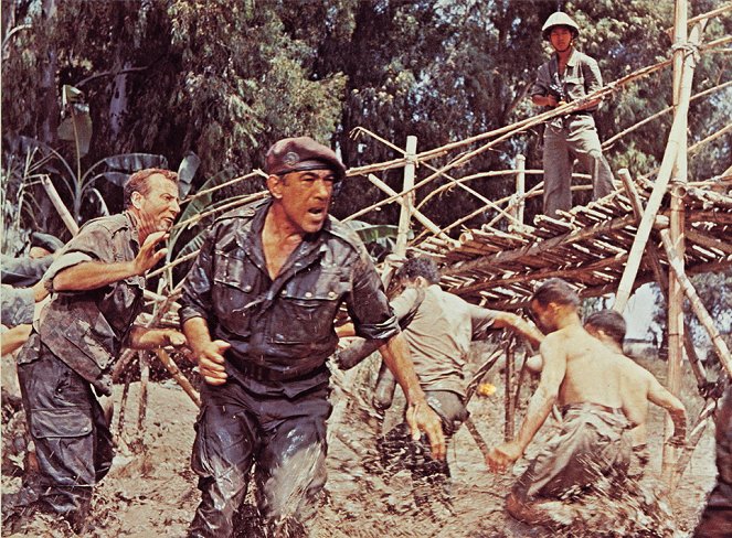 Lost Command - Do filme - Anthony Quinn