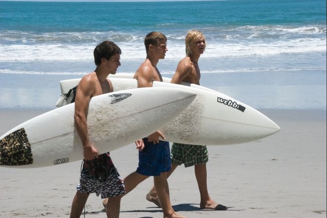 A nagy szörfháború - Filmfotók - Drew Roy, Brock Kelly, Max Van Ville