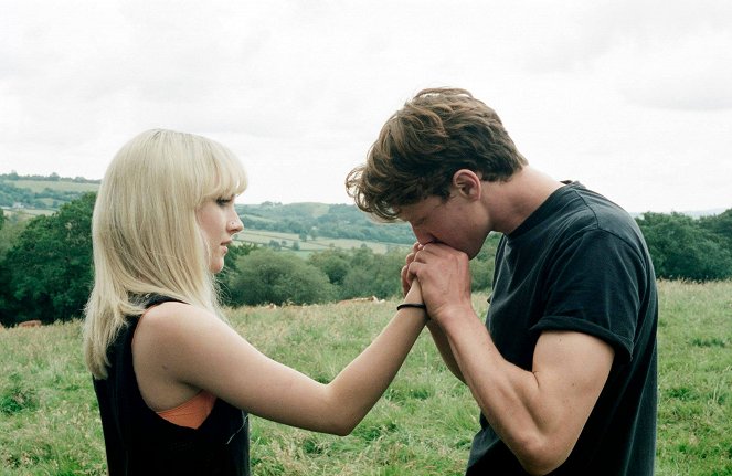 How I Live Now - Filmfotos - Saoirse Ronan, George MacKay