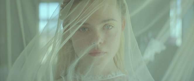 Young Ones - Film - Elle Fanning