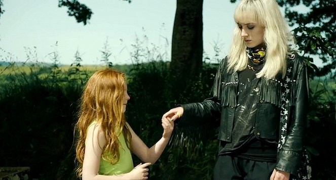 Majd újra lesz nyár - Filmfotók - Harley Bird, Saoirse Ronan