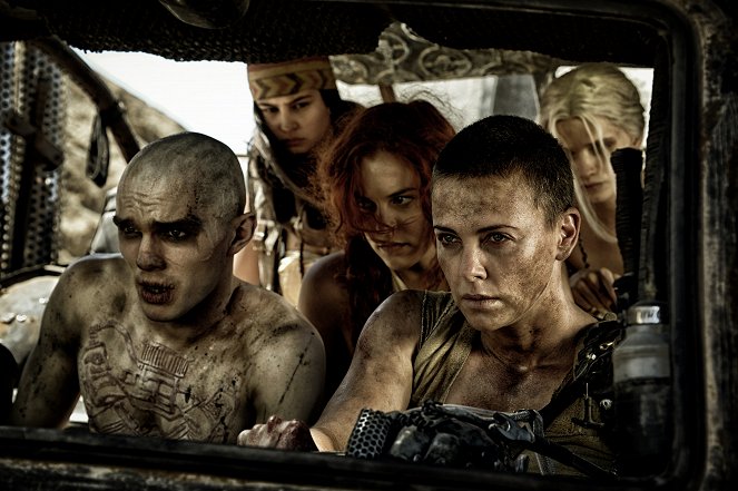 Mad Max: Zbesilá cesta - Z filmu - Nicholas Hoult, Riley Keough, Charlize Theron